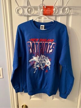New England Patriots Blue Graphic Crewneck Sweatshirt